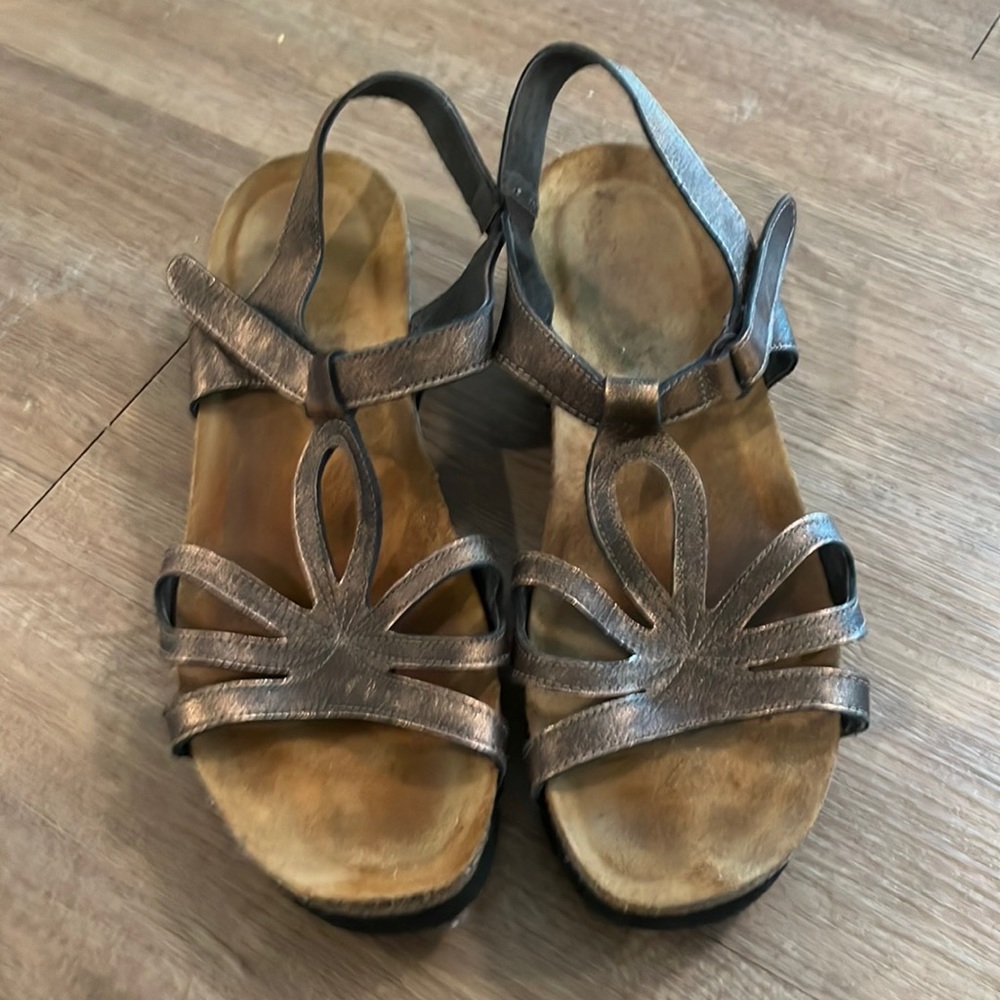 Naot women’s Rachel Sandal Size 10/41 copper metallic comfort